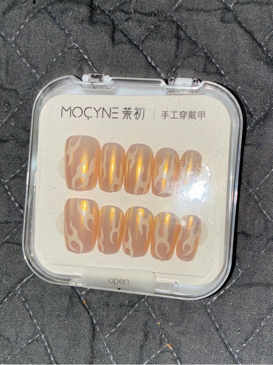 MOCYNE Other - Nude Flame Press-On Nails